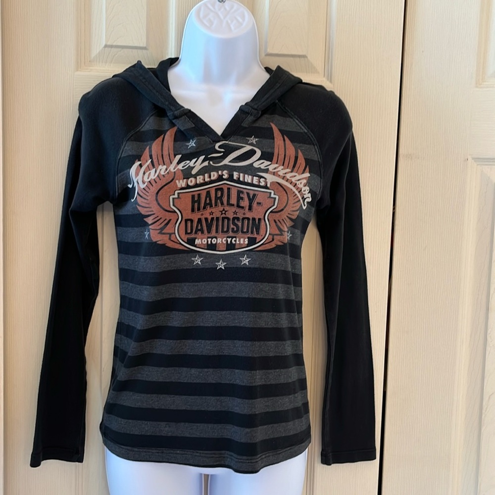 Harley Davidson ladies shirt/hoodie. Great condition. SZ small.